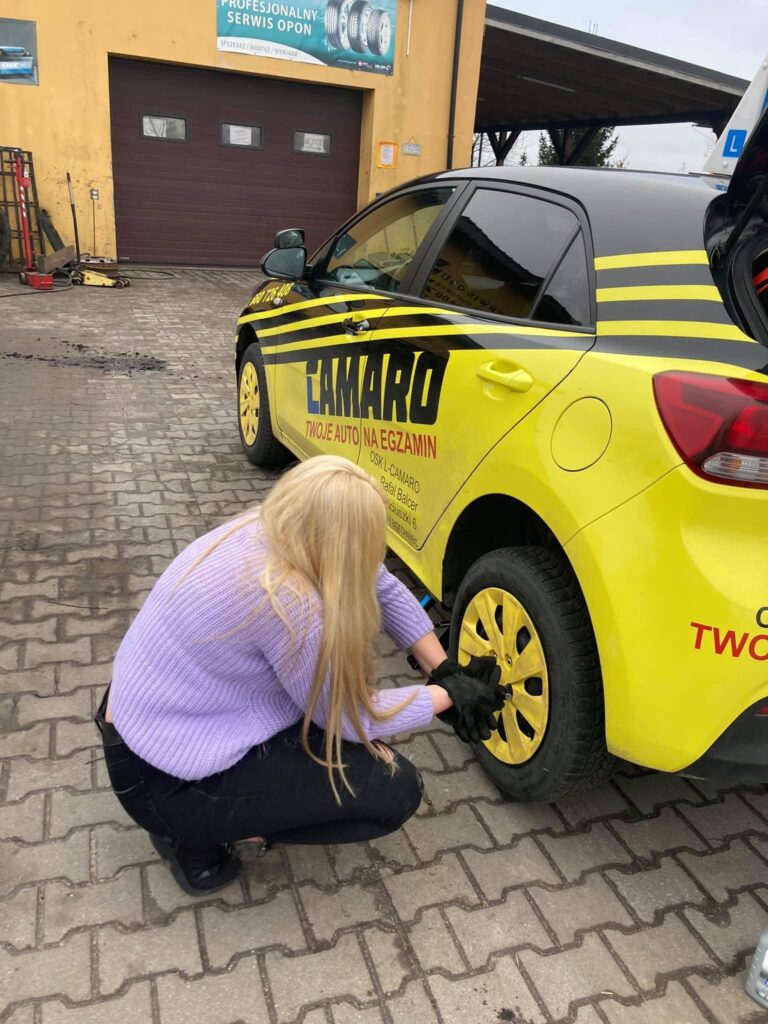 szkoła jazdy Camaro nauka zmiana koła zapasowego Wągrowiec