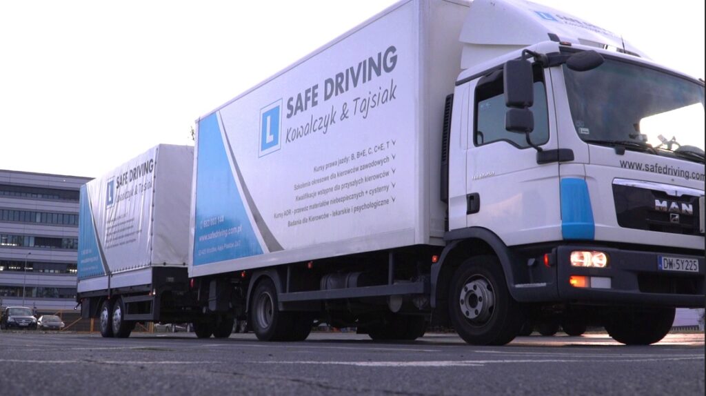 Prawko na ciężarówkę z naczępą we Wrocławiu Safe Driving Kowalczyk&Tajsiak