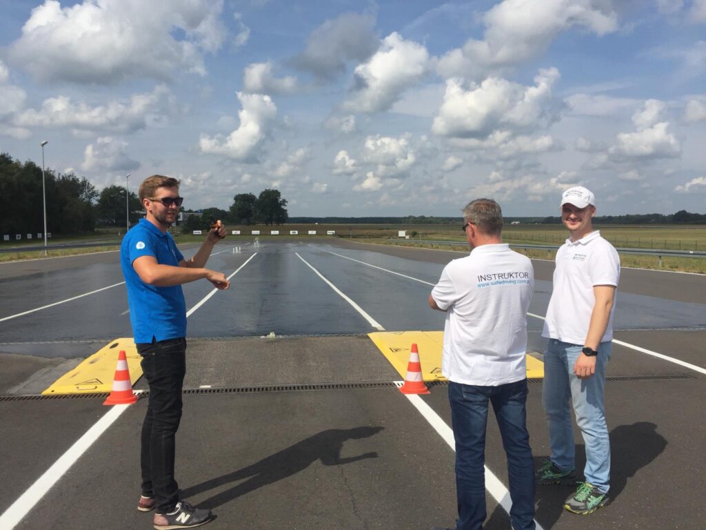 W naszej szkole jazdy liczy się profesjonalizm Safe Driving Kowalczyk&Tajsiak Wrocław zaprasza